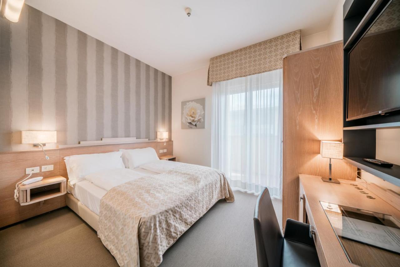 Hotel Europa Lignano Sabbiadoro Ngoại thất bức ảnh
