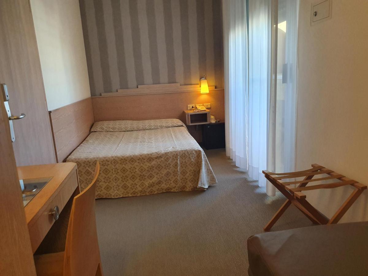 Hotel Europa Lignano Sabbiadoro Ngoại thất bức ảnh